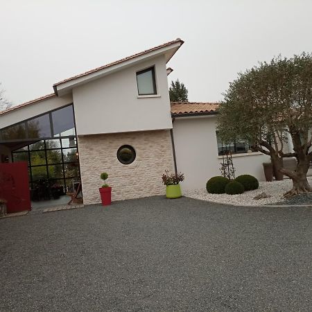 Les Kiwis Hotell Saint-Yrieix-sur-Charente Exteriör bild